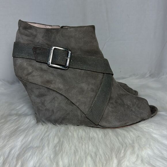 Vince Camuto Pamari Taupe Suede Wedge Peep Toe Booties Sz 11 - Picture 4 of 7